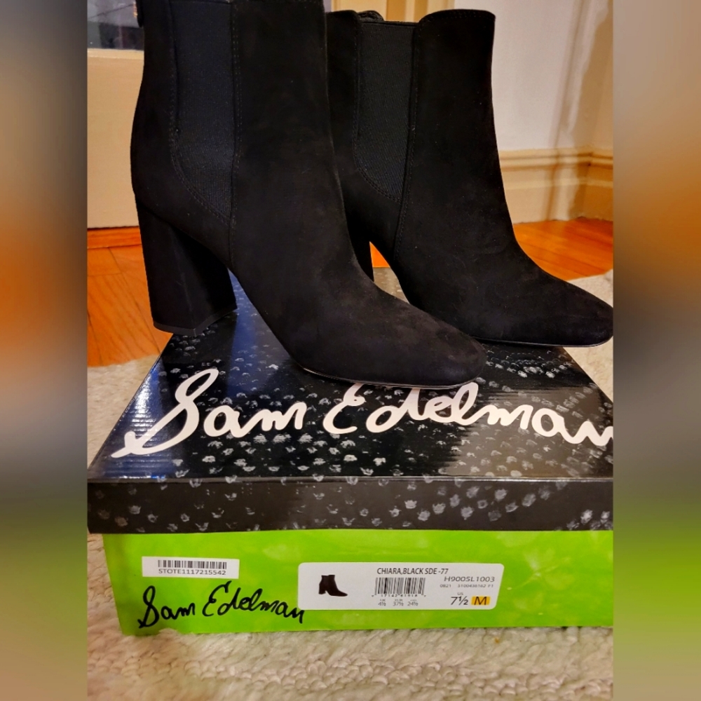 NWT Sam Edelman Chiara Suede Booties in Black